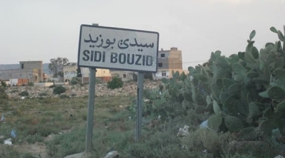   سيدي بوزيد : أهالى منطقة أولاد سليمان يحتجزون 100 سيارة بعد قطعهم للطريق