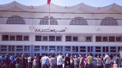 القصرين : نقابيين امنيين يعتدون على عدد من الصحفيين و المحامين