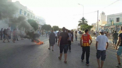 جربة : مواجهات بين قوات الامن و عدد من المحتجين في قلالة