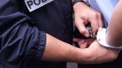 القصرين :القبض على شاب بحوزته أسلحة وبدلات عسكرية