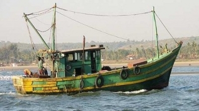 ايقاف مركب صيد مصري قبالة سواحل جرجيس 