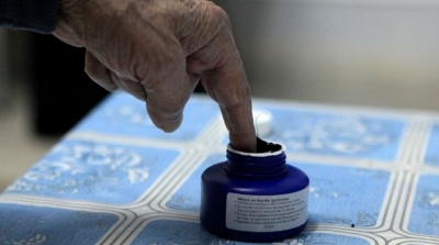 توزر : رصد سيارة توزع اموال على الناخبين امام احد مراكز الاقتراع