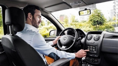 اول متصفح تونسي على سيارة داسيا دوستر