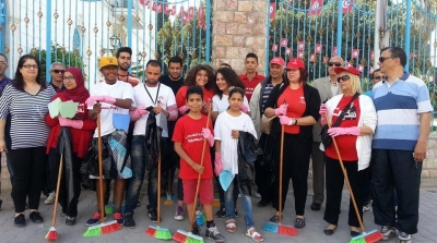 بالصور : مكتب نداء تونس بأريانة ينظم حملة نظافة 
