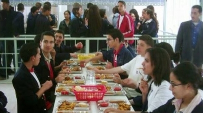 القيروان : مدير مدرسة يعد الطعام في منزله لـ300 تلميذ بسبب اضراب عملة المدرسة 