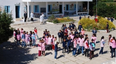 معلم يعتدي بالعنف على مديرة مدرسة منعته من اجراء الامتحانات