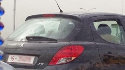 حجز سجائر و اجهزة الكترونية مهربة على متن سيارة ادارية في توزر 