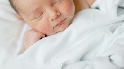 بعد شجاره مع زوجته : أب يطعن رضيعه