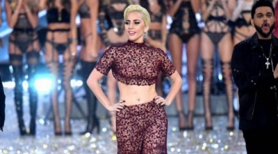 Lady Gaga  تظهر بالفوتة والبلوزة التونسية 
