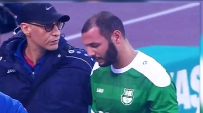 ياسين الشيخاوي يفقد الوعي بعد إصطدامه بأحد اللاعبين 