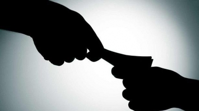 المصادقة على قانون ينص على منح مكافأة مالية للمبلغين عن الفساد 