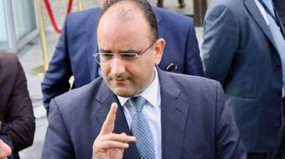 وزير النقل يتحول مطار تونس قرطاج و يؤكد : ''لا مجال للفوضى بعد الآن''