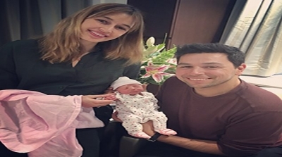 كنزة الفراتي تضع طفلتها الاولى 
