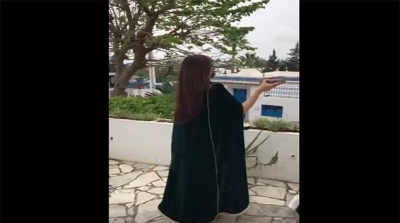 لطيفة تبخر تونس من شرفة منزلها (فيديو)