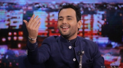 نور شيبة: "أنا مولود ليلة 27 وفي شكارة بيضة... والعكاز متاعي يجيب البخت"  (فيديو)