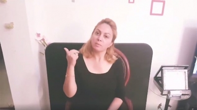 الاستاذة الجامعية التي ظهرت في فيديو تعتدي على امنيين وتسب الجلالة ترد على التسريب