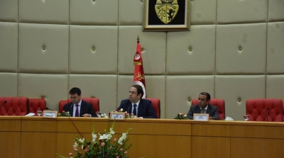 يوسف الشاهد : غلق الطرقات و مناطق الانتاج غير مقبول 