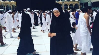 شيماء هلالي تؤدي مناسك العمرة 