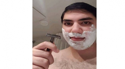 بيده ''ماكينة'' حلاقة : محمد بن علي ينشر صورة مستفزة 