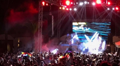 رفع علم المثلية الجنسية بحفل مشروع ليلى في تونس (صور ) 