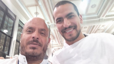 اسامة الملولي يؤدي مناسك الحج