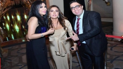 لطيفة بالعكاز بعد اصابتها في مهرجان الجونة