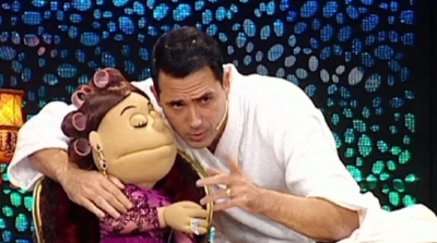 حالات اغماء خلال ظهور ظافر العابدين برداء الاستحمام مع ''ابلة فاهيتا'' (فيديو)