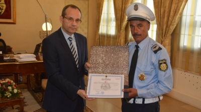 Le policier agressé à Bizerte honoré par Hichem Fourat