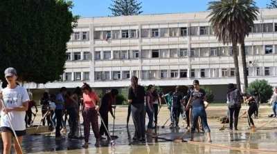 بالفيديو : تلاميذ و اولياء يقومون بحملة نظافة داخل معهد محمود المسعدي في نابل 