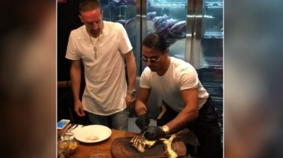 Dubaï : Franck Ribéry s'offre une entrecôte recouverte d'or à 1 200 €