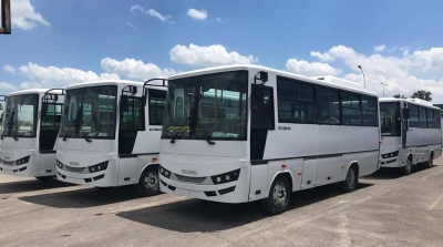 Le Qatar offre 9 bus aux mairies de Tozeur