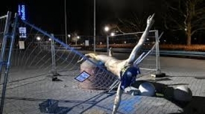 La statue de Zlatan Ibrahimovic découpée à Malmö