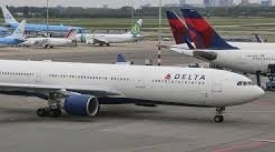 Un avion en difficulté largue son carburant au-dessus d'une école près de Los Angeles