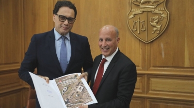 Mohamed Zinelabidine signe au nom de l’Etat tunisien le dossier de candidature de l’Ile de Djerba à la liste du patrimoine mondial de l’UNESCO