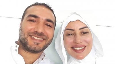 منال عبد القوي و زوجها يؤديان مناسك العمرة 