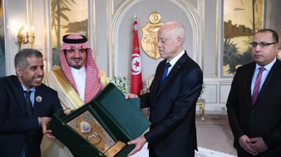 قيس سعيد يتلقى درع مجلس وزراء الداخلية العرب 