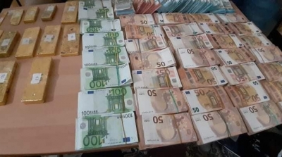 الديوانة تضبط سيارة ليبية محملة بـ13 سبيكة من الذهب و 600 ألف أورو 