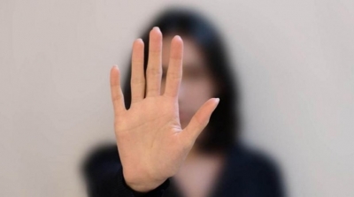 جندوبة : يعنف طفلته و يتسبب له بكسر حوضها و ظهرها لرفضها العمل كمعينة منزلية