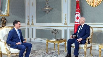 قيس سعيد يكرم الشاب وسيم الذوادي  (فيديو)