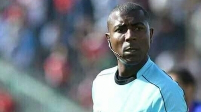 L’arbitre Rezgallah dirige le match ST-USM