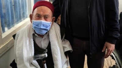 Monastir : À 102 ans, il se fait vacciner contre le covid-19