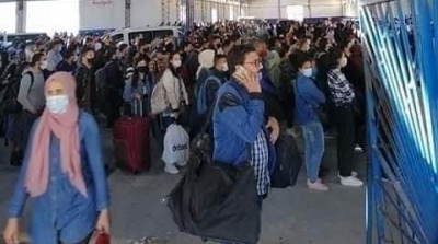 بعد إعلان الحجر الشامل: اكتظاظ وتدافع في محطات النقل البري (صور)