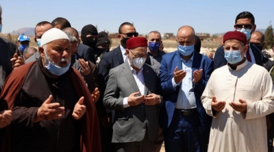 الغنوشي يخرق الحجر الصحي الشامل و يشارك في جنازة في القصرين 