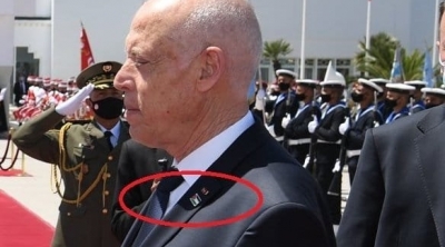 في حركة تضامنية..قيس سعيد يضع علم فلسطين على بدلته 