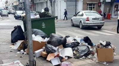 بلديات تطلب من المتساكنين عدم إخراج الفضلات إلى الشارع
