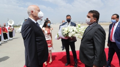 قيس سعيد يستقبل رئيس المجلس الرئاسي الليبي في مطار قرطاج 