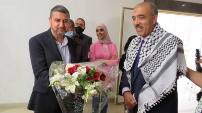 فتحي العيوني يستقبل الناطق باسم حماس