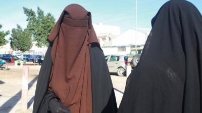 يطيح بزوجته المنقبة ترسل صورها عارية إلى قيادي في داعش 