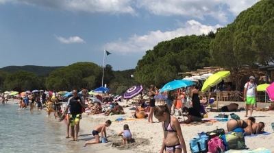 وزارة الصحة تدعو إلى فرض التباعد الجسدي في الشواطئ 