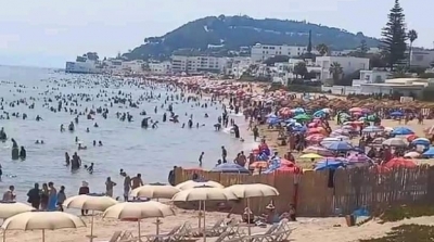 اكتظاظ غير مسبوق في شاطئ المرسى (الصور)